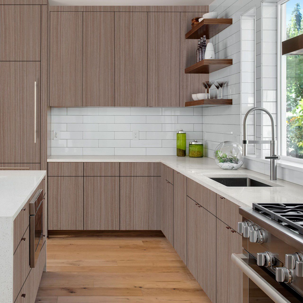 3285 Walnut Glow (BRS) Laminate sheets